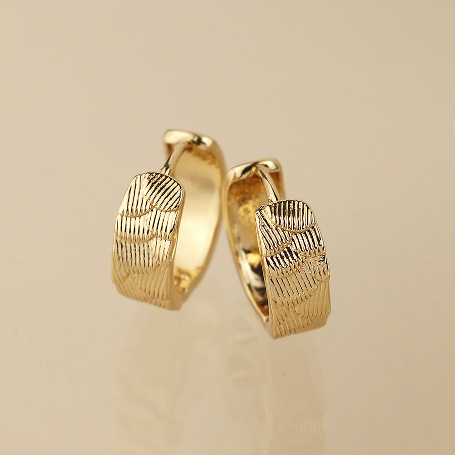 Scallop Embossed Hoop Earrings - Gold