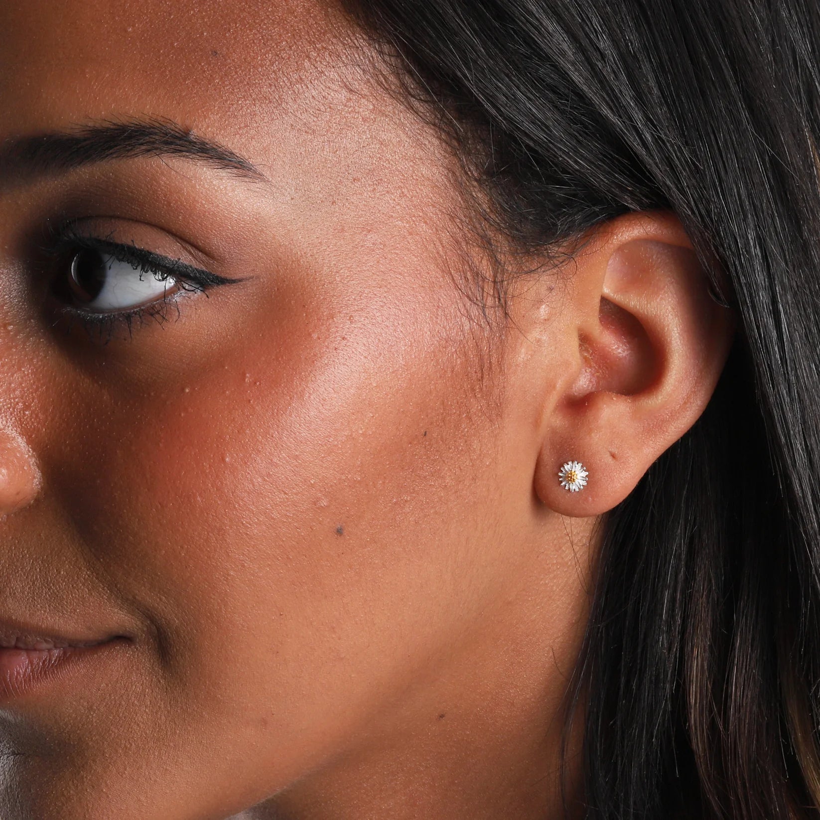 Attic - Daisy Flower Earrings - Silver