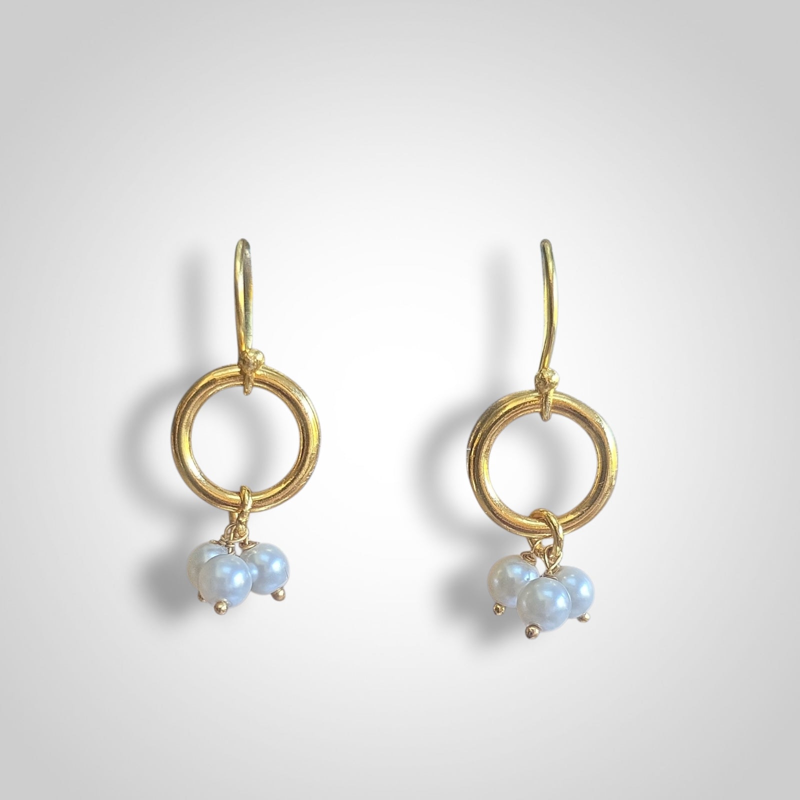 MOOCH London - Poppy Pearl Earrings