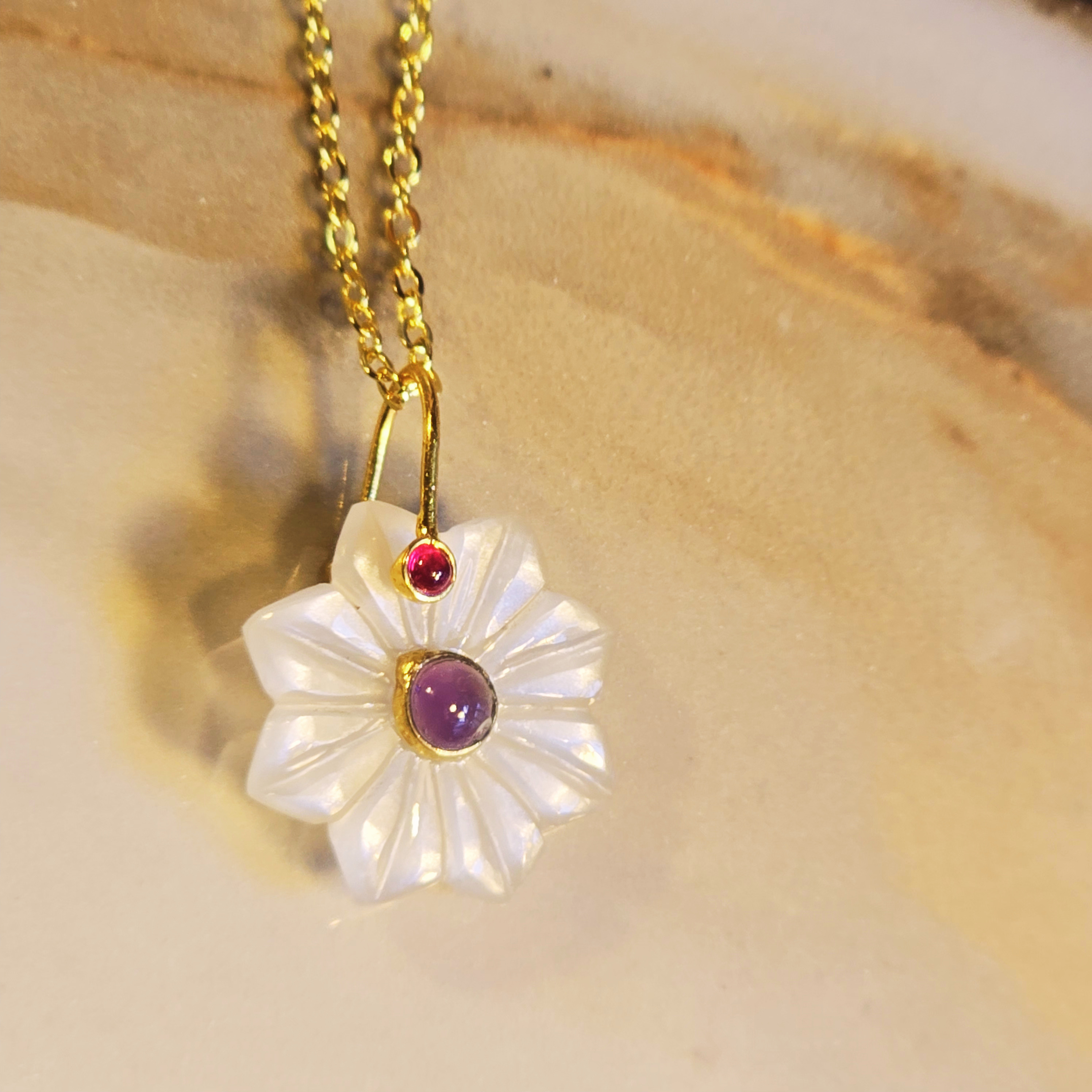 MOOCH London - Carved Gemstone Flower Pendant Necklace