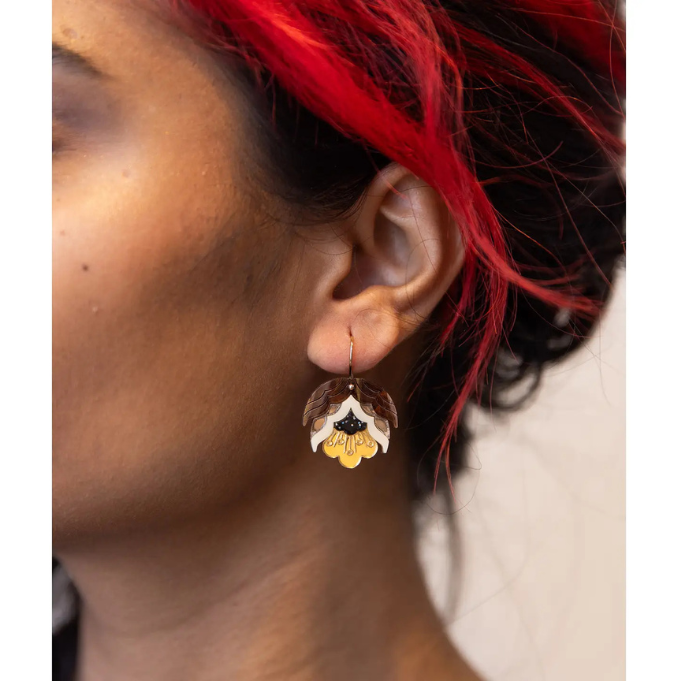 Rosa Pietsch - Nell Retro Flower Drop Earrings : Gold