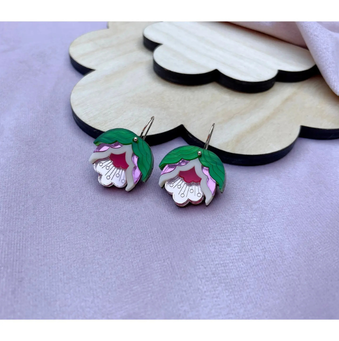 Rosa Pietsch - Nell Retro Flower Drop Earrings : Pink