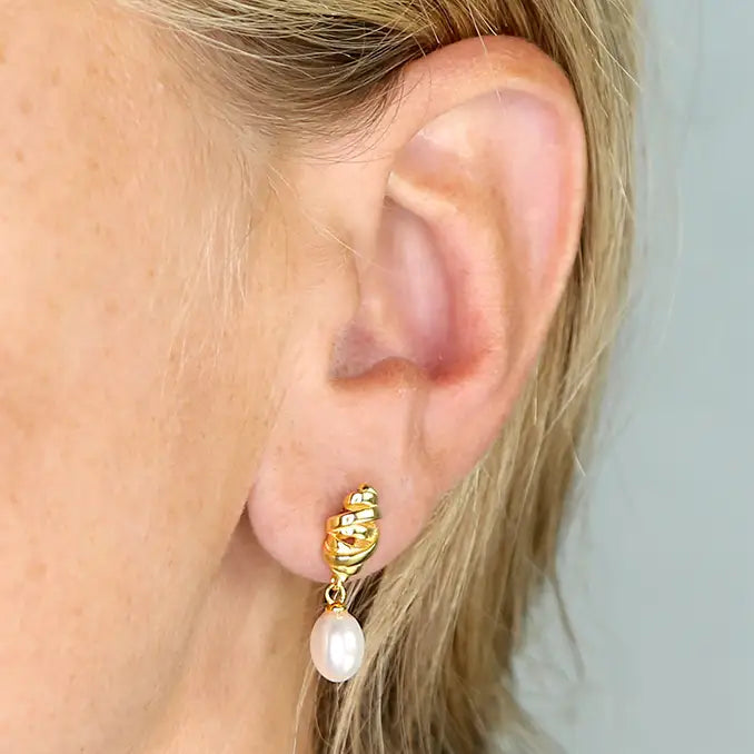 Gold Twist Pearl Earring