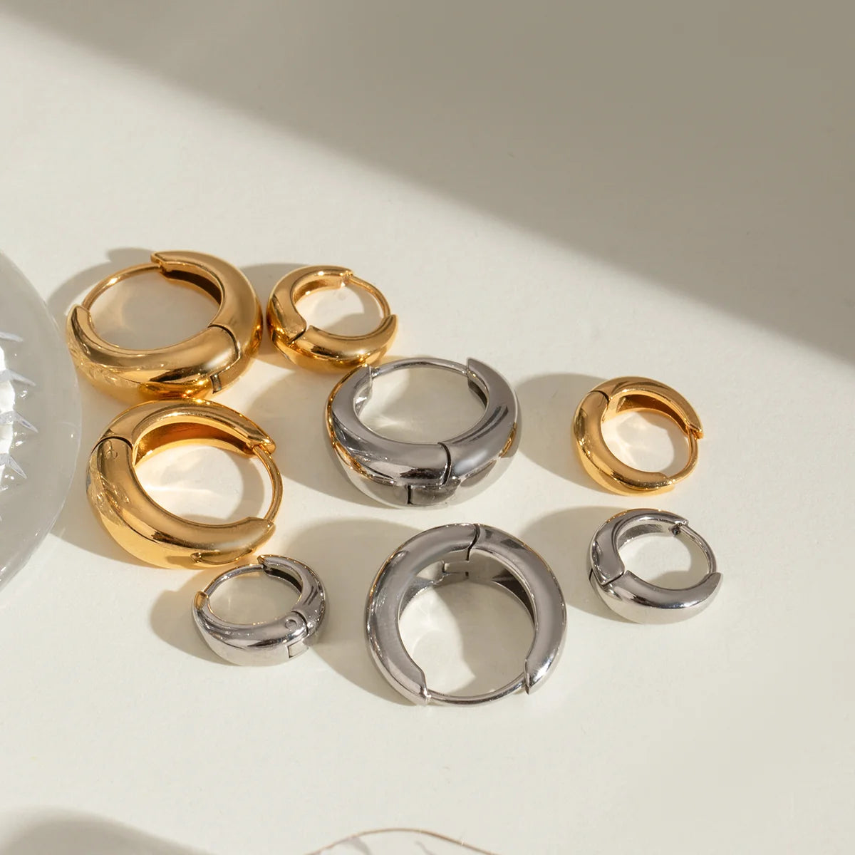 Huggie Hoop Earrings - 17mm - Gold