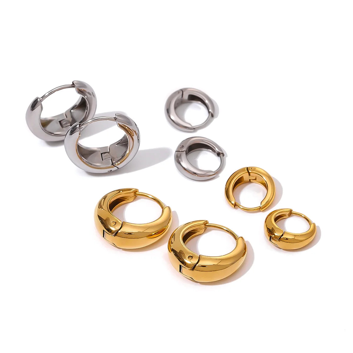 Huggie Hoop Earrings - 17mm - Gold