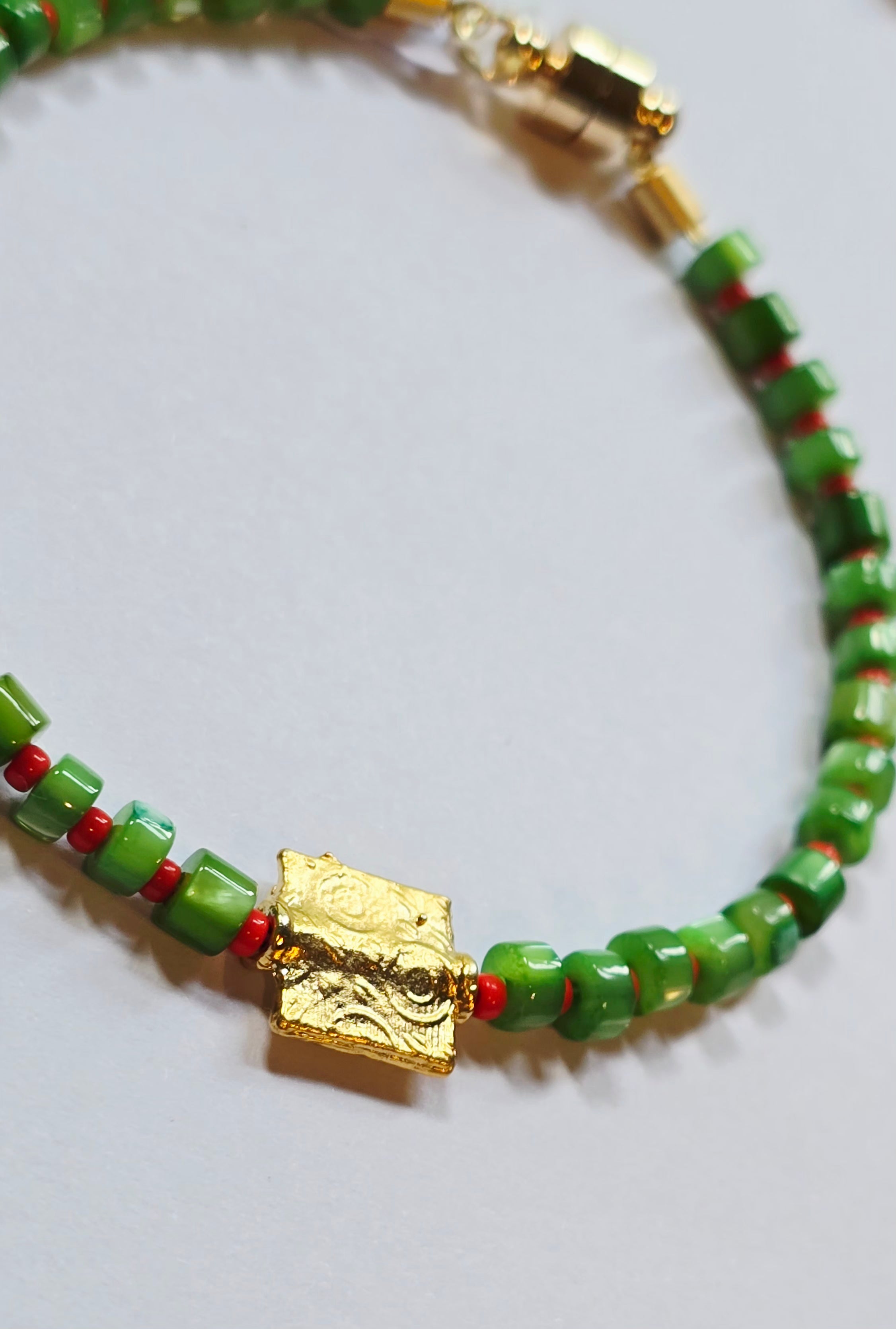 Mooch Exclusive - Rainbow Shell Charm Bracelet