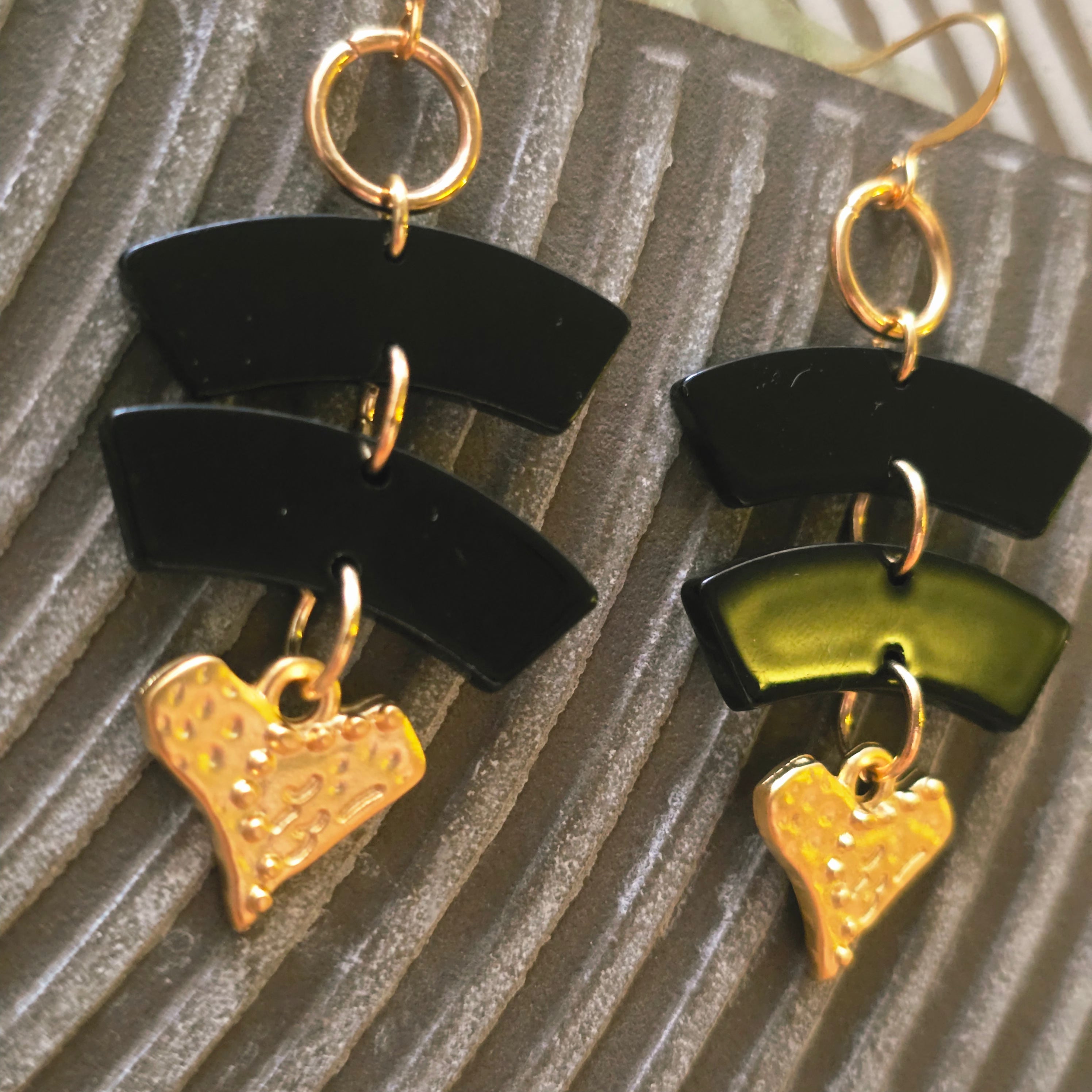 MOOCH London - Acrylic Heart Earrings