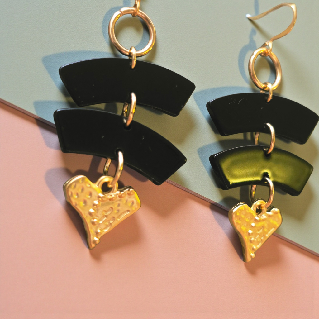 MOOCH London - Acrylic Heart Earrings