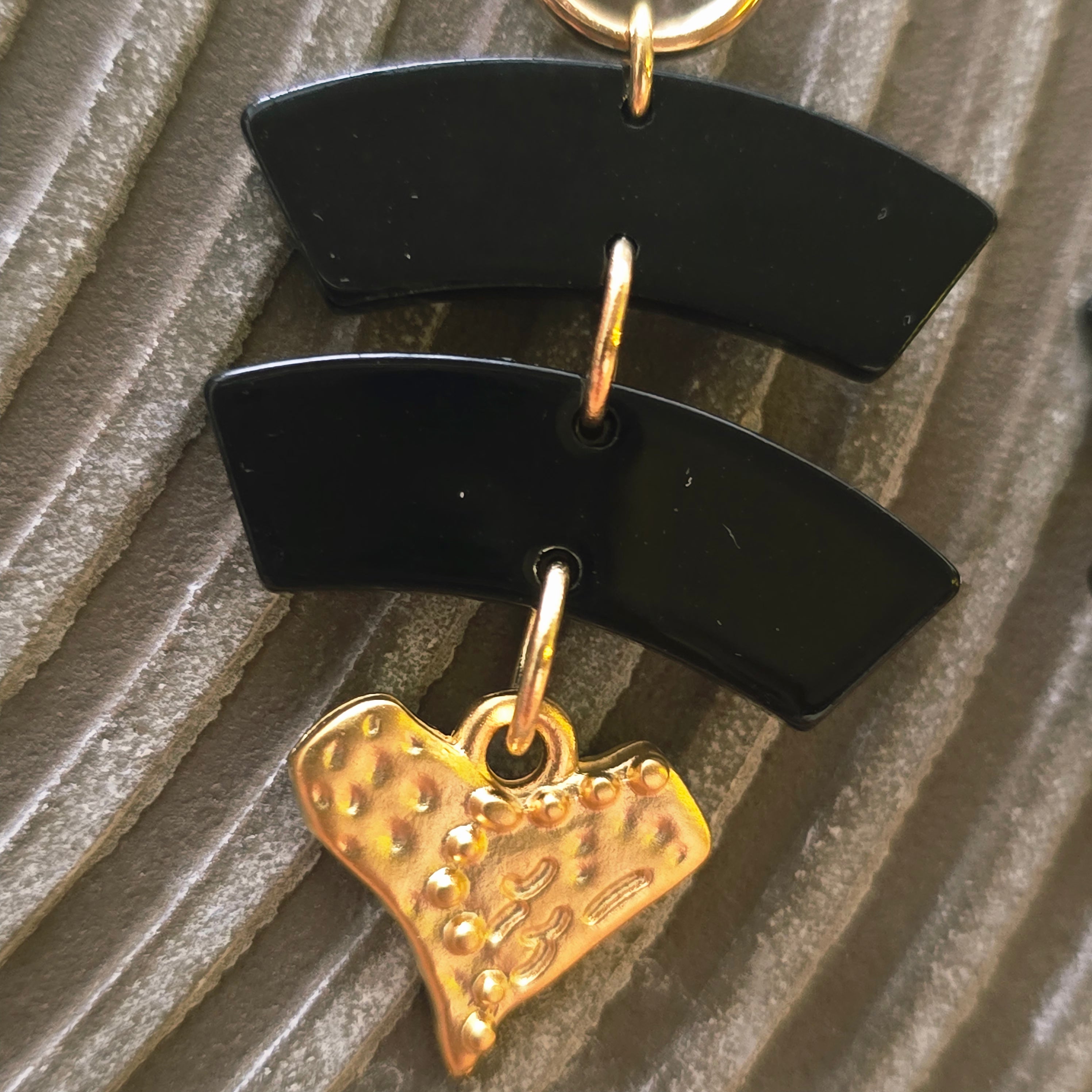 MOOCH London - Acrylic Heart Earrings
