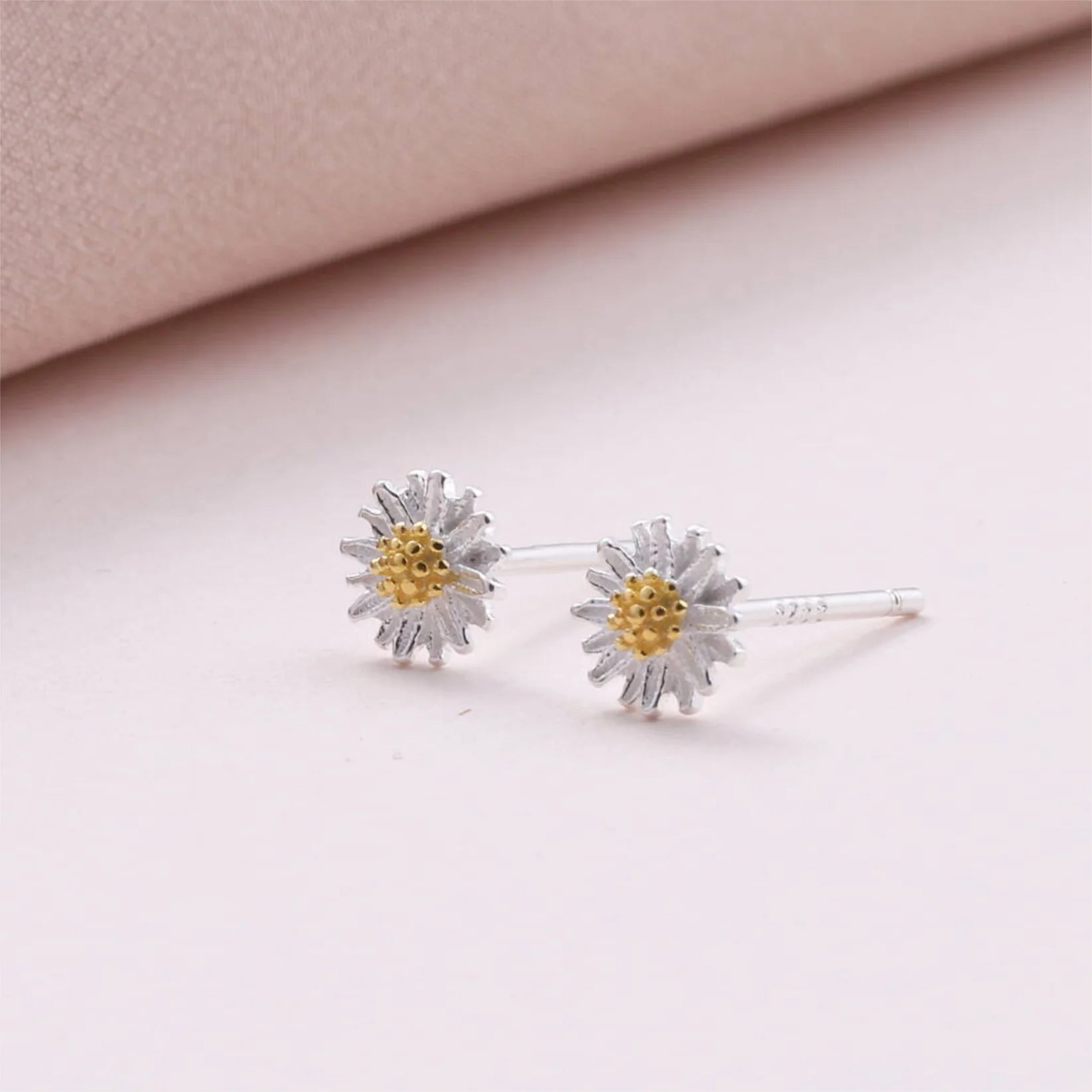 Attic - Daisy Flower Earrings - Silver