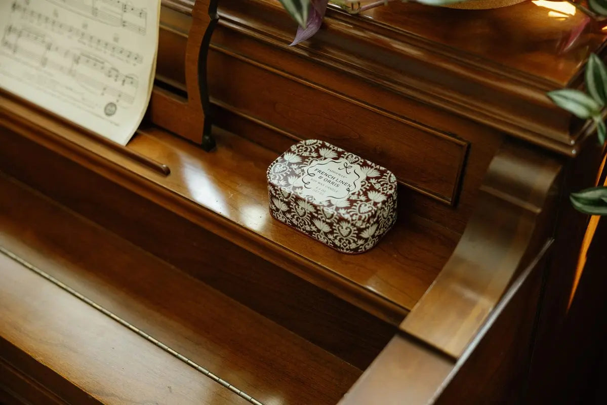 Printed Tin Candle - French Linen & Orris