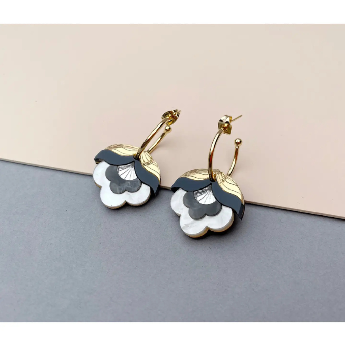 Rosa Pietsch - Anna Retro Flower Hoop Earrings: Metallic