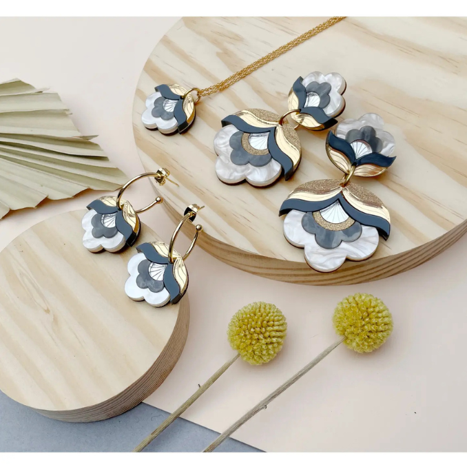 Rosa Pietsch - Anna Retro Flower Hoop Earrings: Metallic