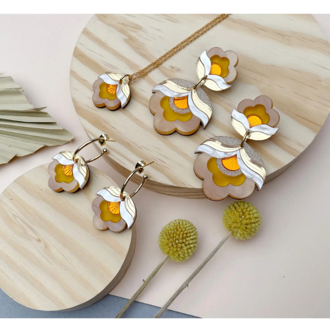 Rosa Pietsch - Anna Retro Flower Hoop Earrings: Sunshine