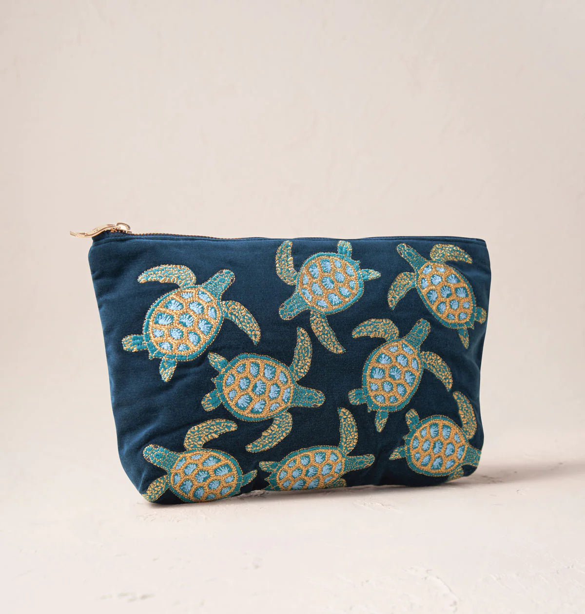 Turtle Conservation Everyday Pouch - ES