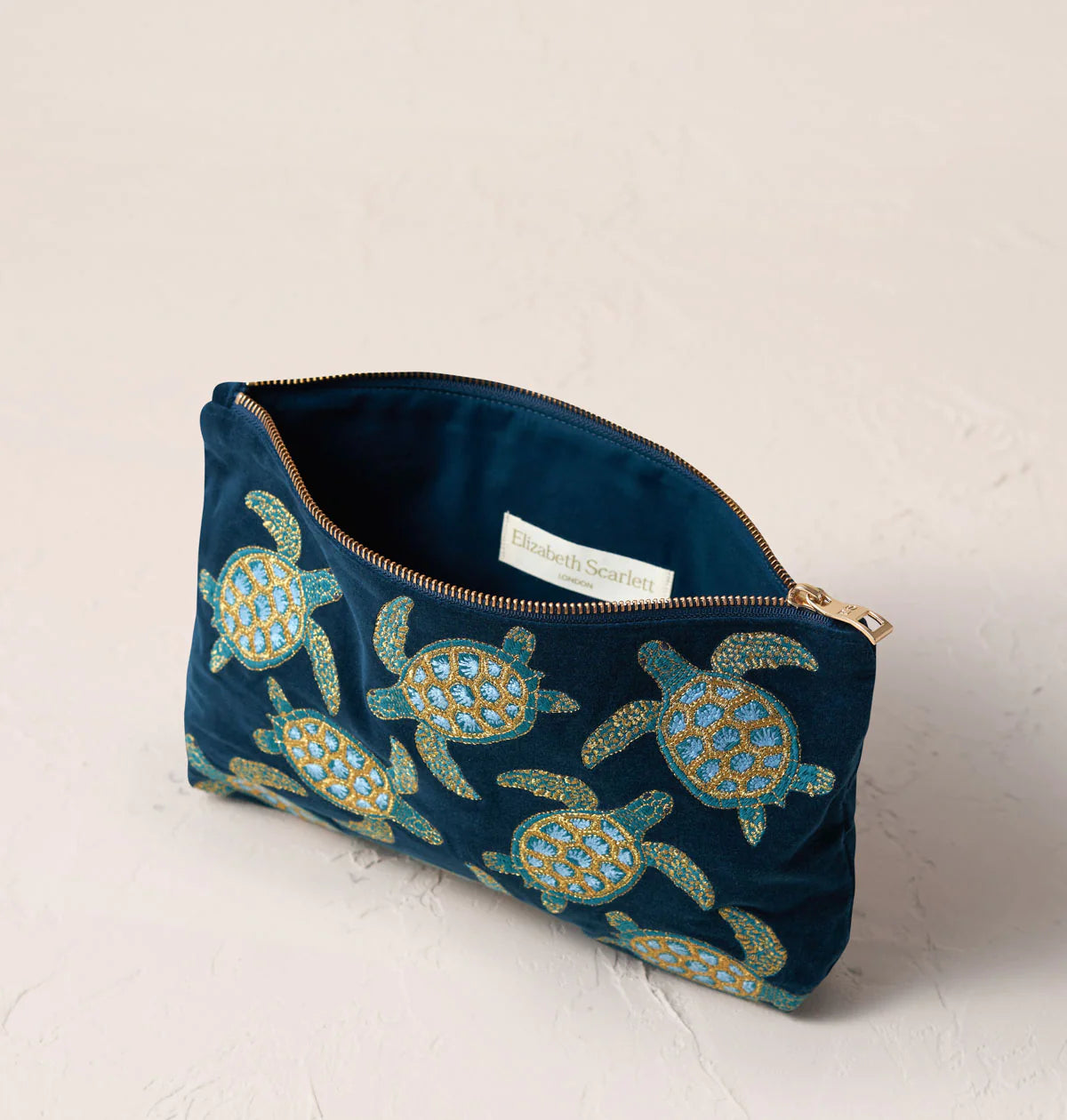 Turtle Conservation Everyday Pouch - ES