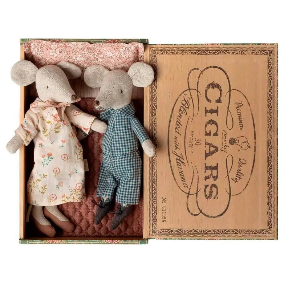 Maileg - Grandma & Grandpa Mice in Cigarbox
