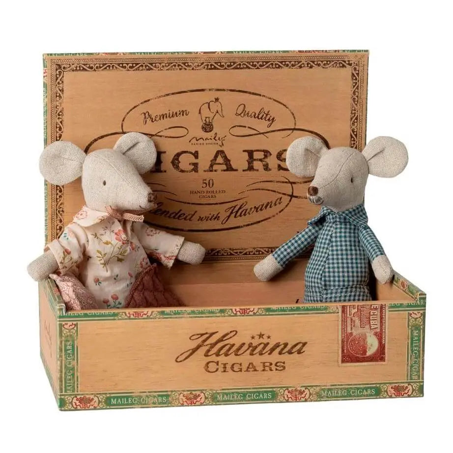 Maileg - Grandma & Grandpa Mice in Cigarbox