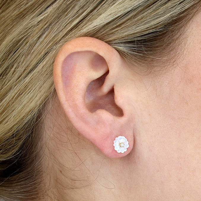 SS Mother of Pearl Flower stud